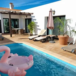 Beautiful Spacious With Private Heated Pool In , Lajares España